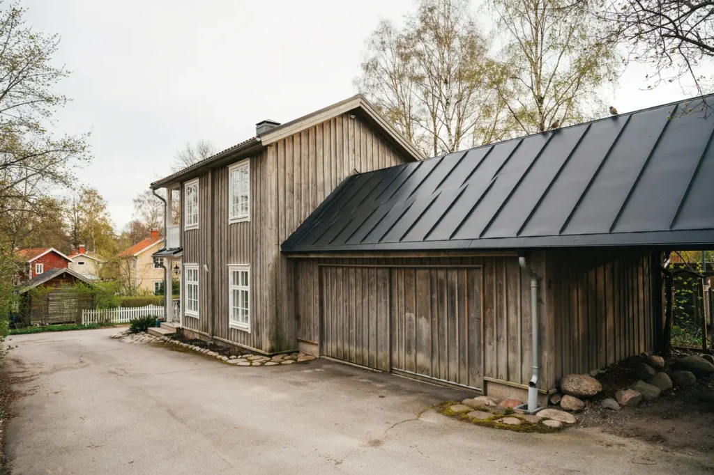 slitet garagetak s lyckas du med ett nytt papptak som h ller t tt i m nga r